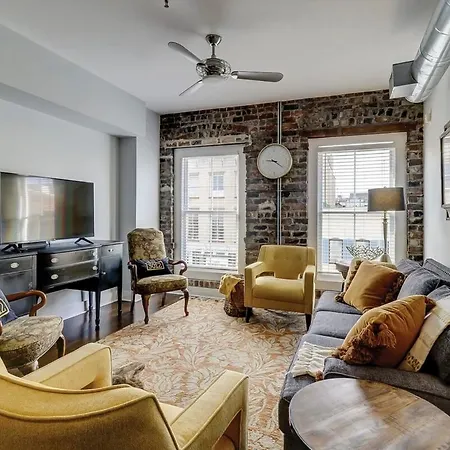 Old Towne Loft On Broughton -Steps To City Market